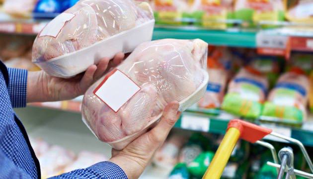 Куриное филе по цене свинины: в оккупации выросли цены на продукты
