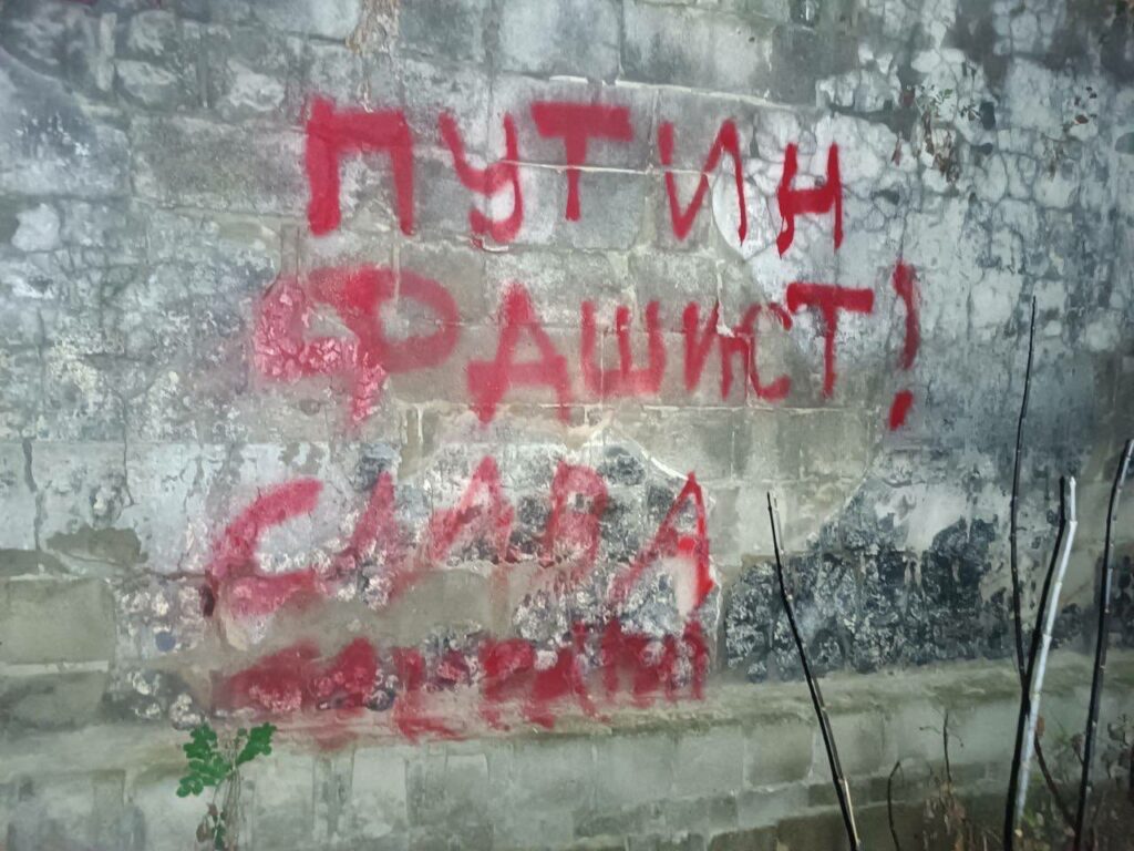 У Луганську активісти продовжують чинити спротив загарбникам: фото
