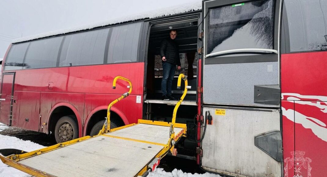 Покровськ отримав сучасний автобус в подарунок від Швеції (фото)