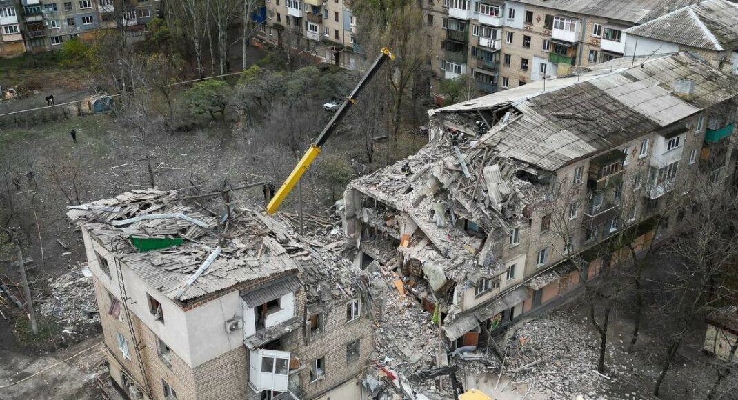 Обстріл Селидового: ще одна людина може знаходитися під завалами у приватному секторі