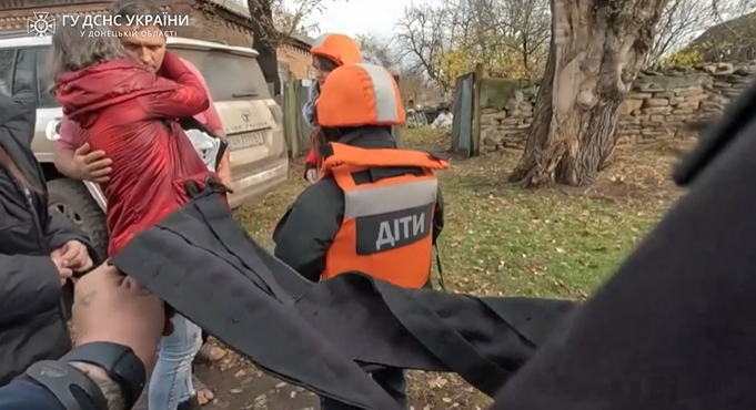 З Торецької громади рятувальники і поліція евакуювали ще 53 дитини (відео)