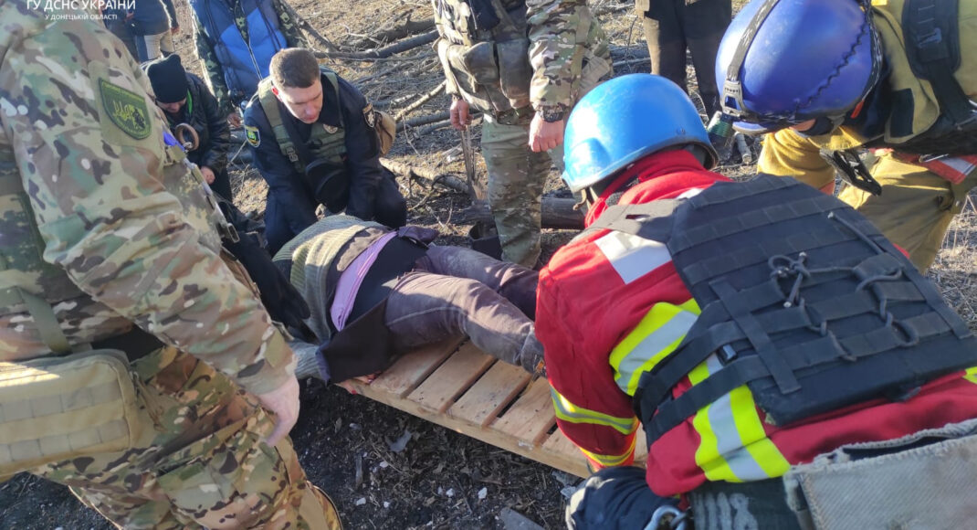 У Торецьку з-під завалів на території шахти врятували чотирьох людей, – ДСНС (відео)