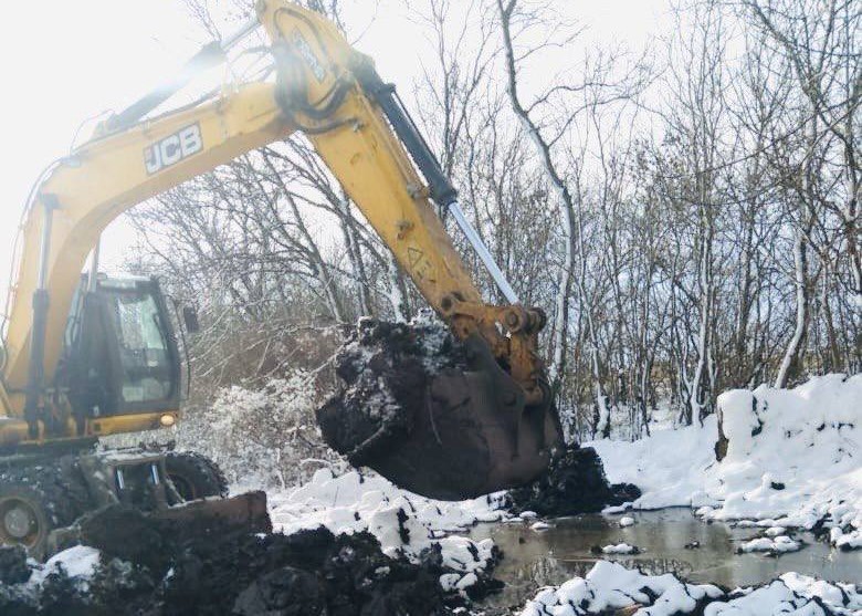 У Покровській громаді комунальники ліквідовують аварію на водовідвідній мережі