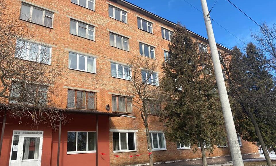 У Сумах на базі гуртожитку приймають переселенців з Донеччини (фото)