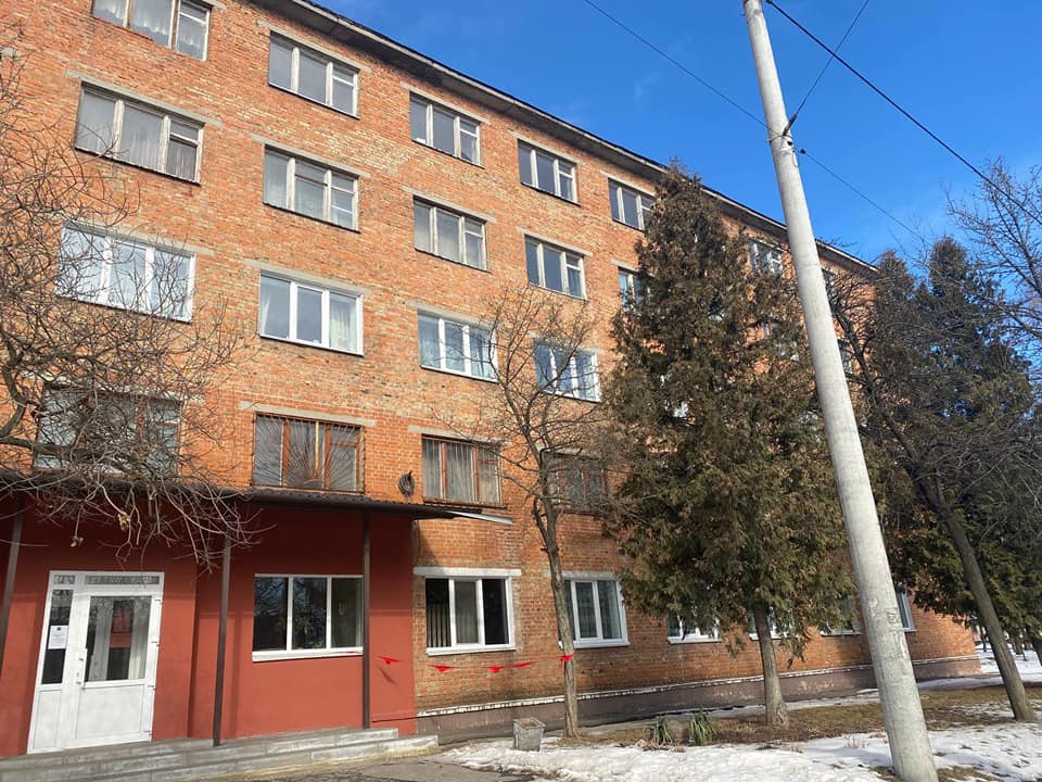 У Сумах на базі гуртожитку приймають переселенців з Донеччини (фото)