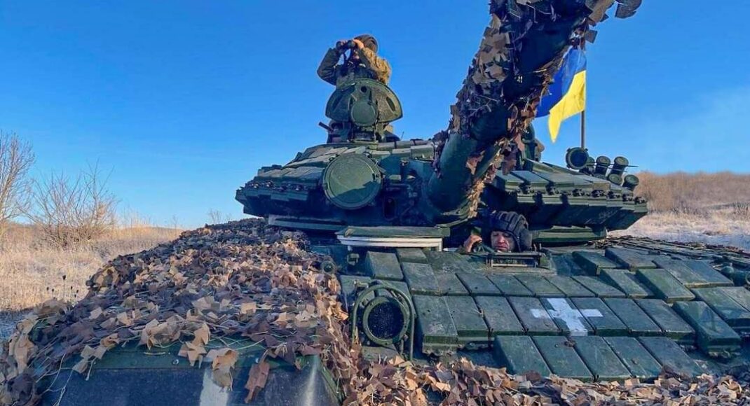 Украинские защитники сдерживают противника на Купянском и Бахмутском направлениях, – Сырский