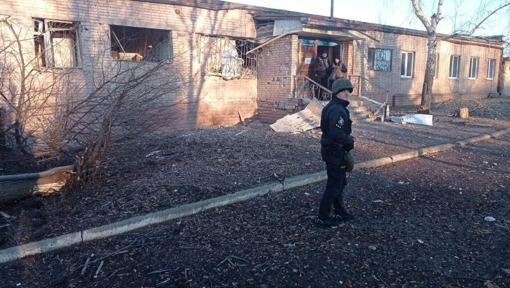 Враг обстрелял Донецкую область: повреждены дома, детский сад