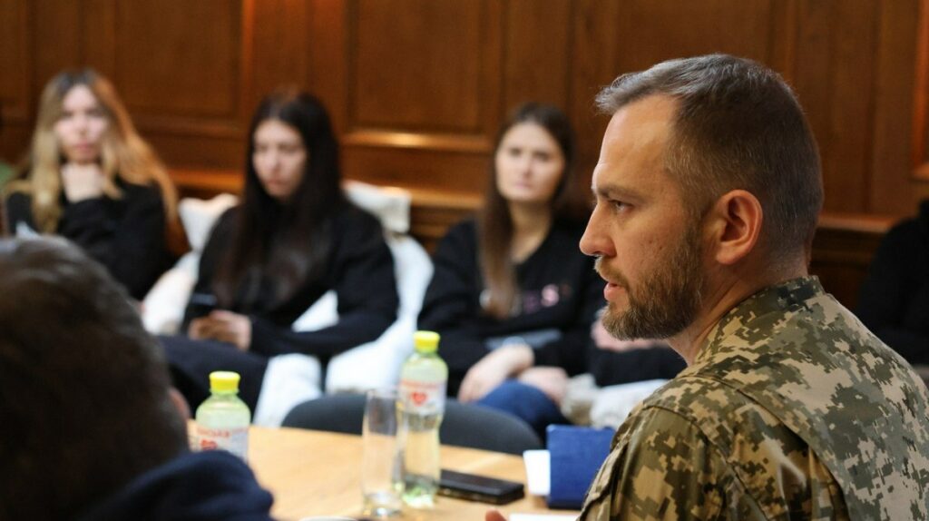У Координаційному штабі з об’єднанням родин полонених бійців "Азов" — Маріуполь обговорили обмін полоненими