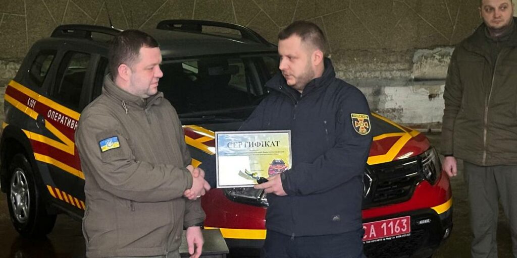 Рятувальники Бахмутського гарнізону отримали автомобіль (фото)