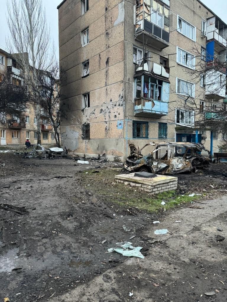 Пошкоджені дві багатоповерхівки, була пожежа: в МВА повідомили про наслідки обстрілів у Курахове