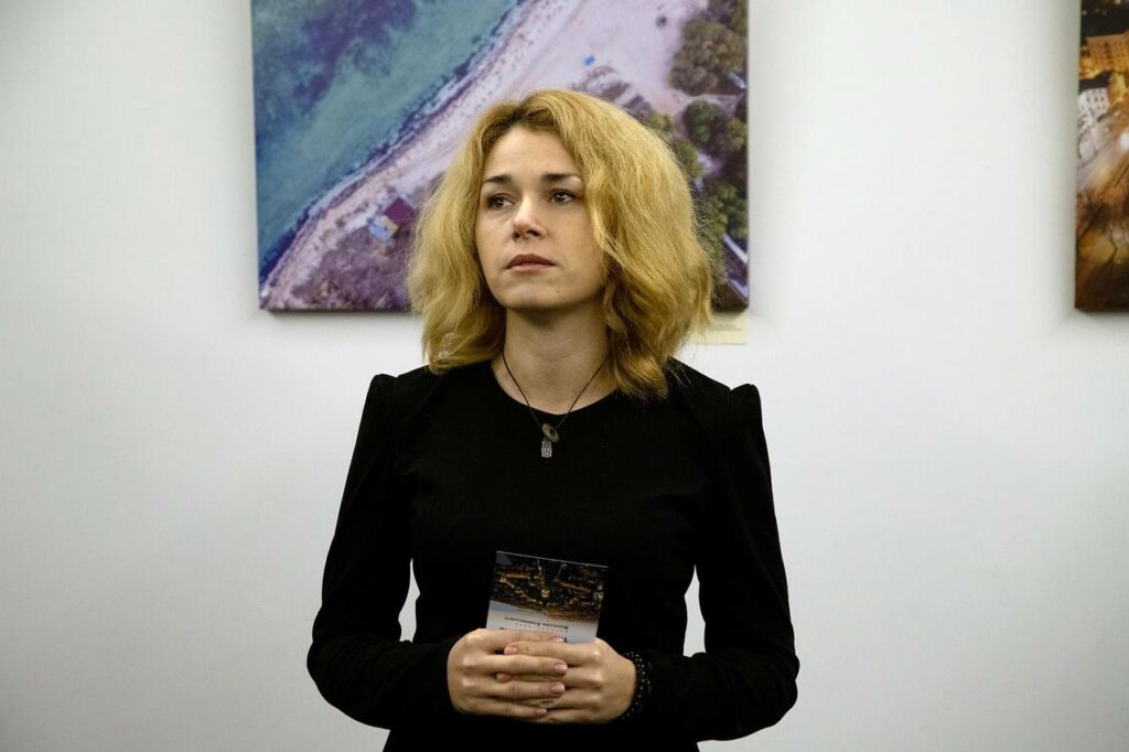 "Мій Маріуполь": у Львові відкрилась виставка фотографій захисника України Мирослава Кобилянського