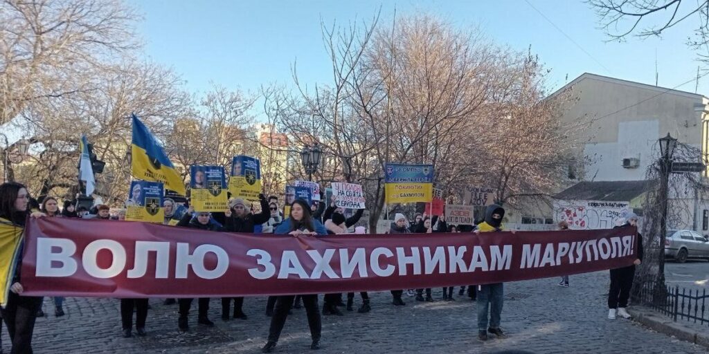 Друге Різдво в полоні: по містах України проходить акція в підтримку полонених захисників Маріуполя (відео)