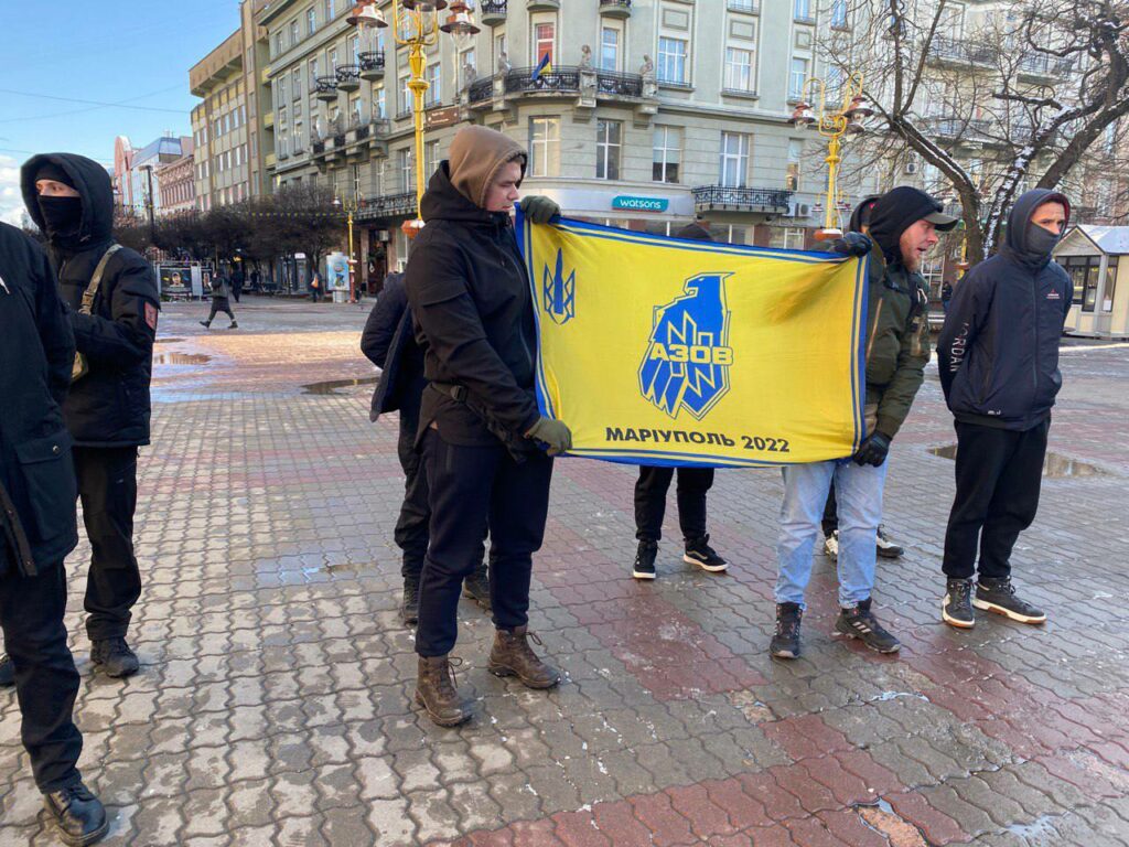 Друге Різдво в полоні: по містах України проходить акція в підтримку полонених захисників Маріуполя (відео)
