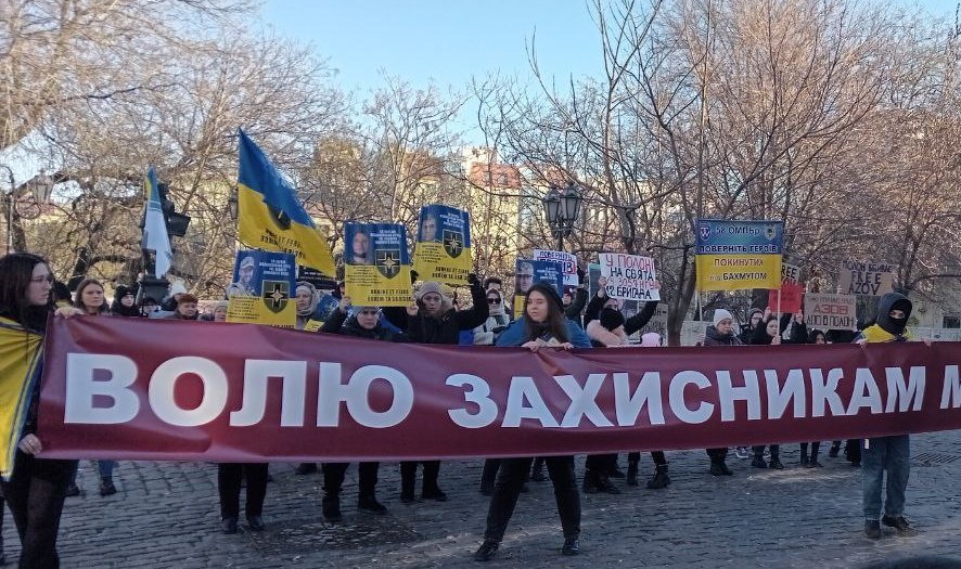 Друге Різдво в полоні: по містах України проходить акція в підтримку полонених захисників Маріуполя (відео)