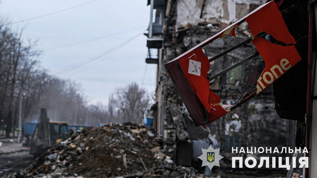 Бабуся загиблої 8 річної дівчинки в Новогродівці підтвердила, що з-під уламків дістали тіло її онуки: пошуки батьків - тривають