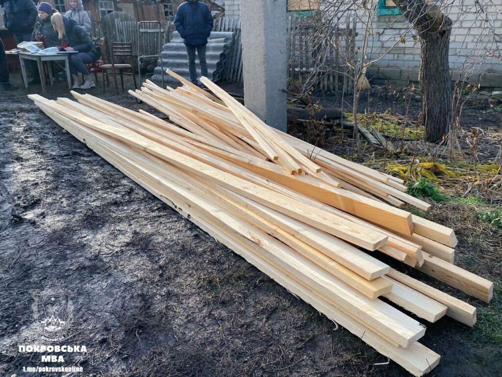 Данська Рада у справах біженців підтримала постраждалих від обстрілу у Покровську будівельними матеріалами