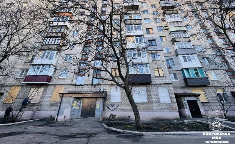 У Покровську ведуться відновлювальні роботи після обстрілу 29 листопада