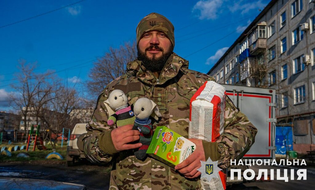 Врятований поліцейськими шестимісячний Ілай з Покровська святкує свій перший День Святого Миколая
