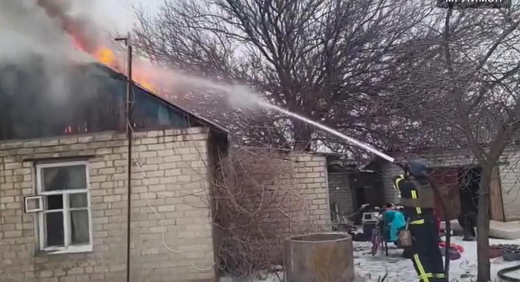 У Лиманській громаді надзвичайники врятували чоловіка з пожежі (відео)