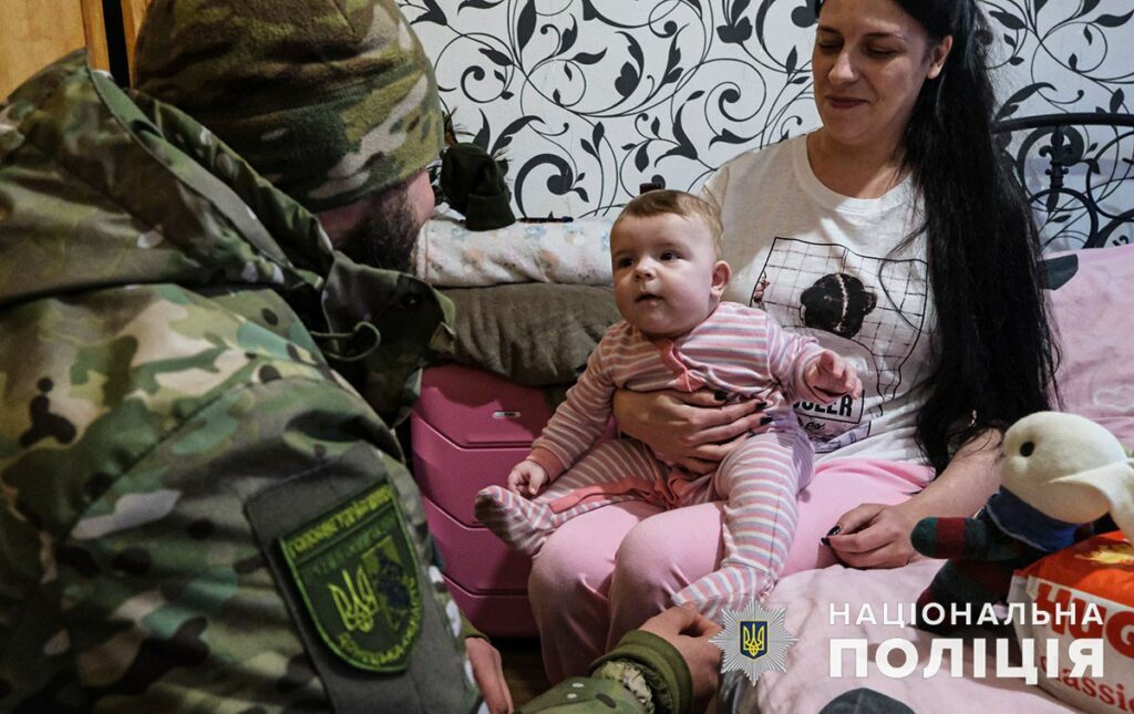 Врятований поліцейськими шестимісячний Ілай з Покровська святкує свій перший День Святого Миколая