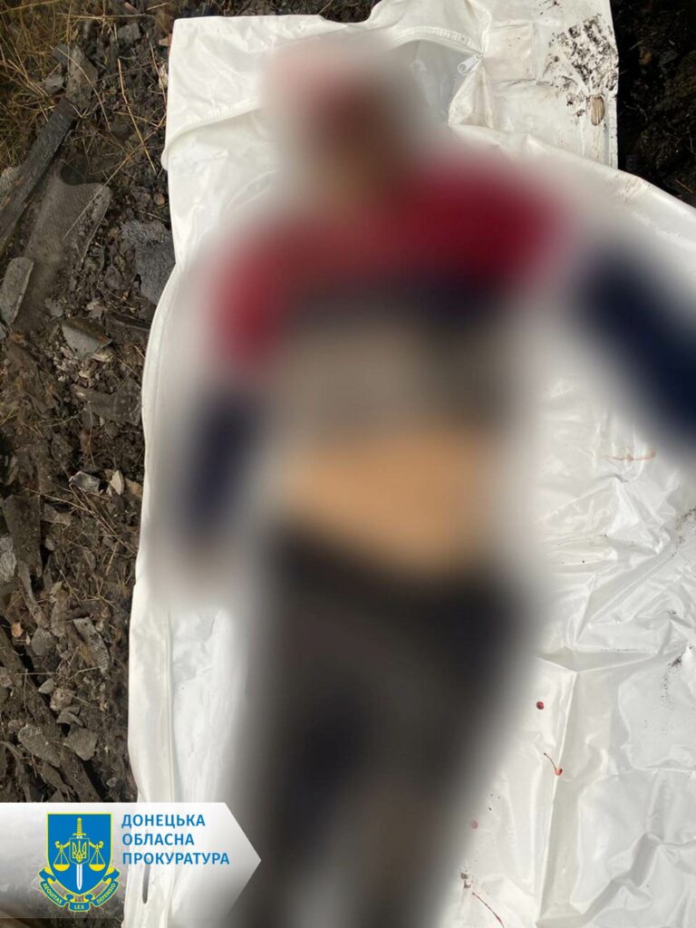 У Торецьку після авіаційного удару рятувальники врятували з-під завалів чоловіка і назвали кількість загиблих (відео)