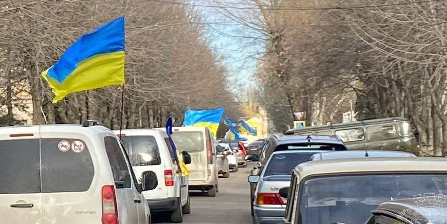У Покровську молодь влаштувала патріотичний автопробіг, присвячений Дню Збройних сил України