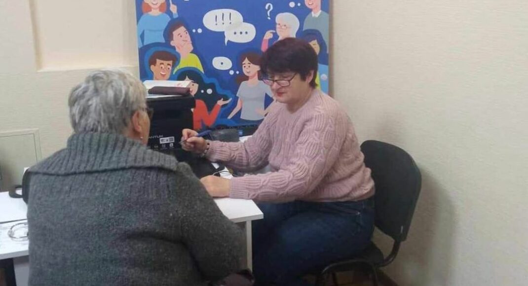 В хабах Харкова та Івано-Франківська лікарі приймають переселенців з Луганщини