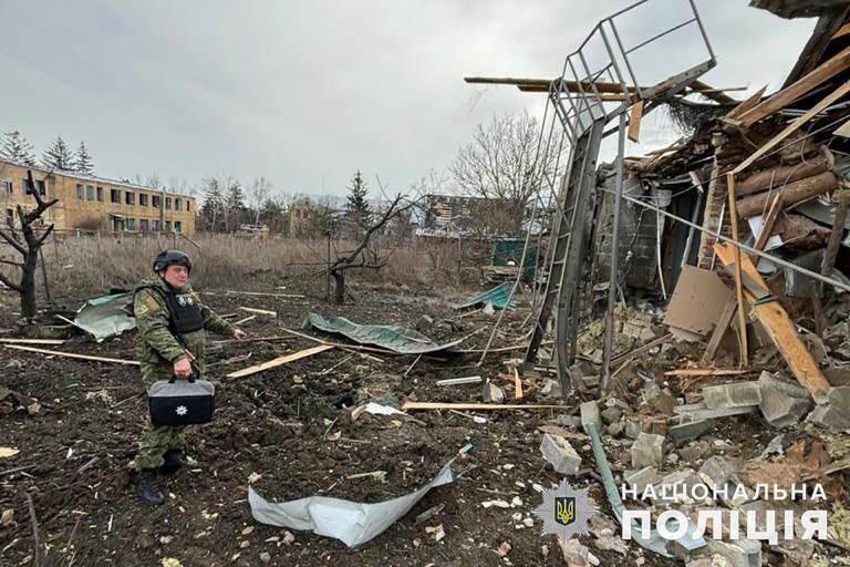 Россияне обстреляли Курахово и Часов Яр: в ОВА сообщили о последствиях