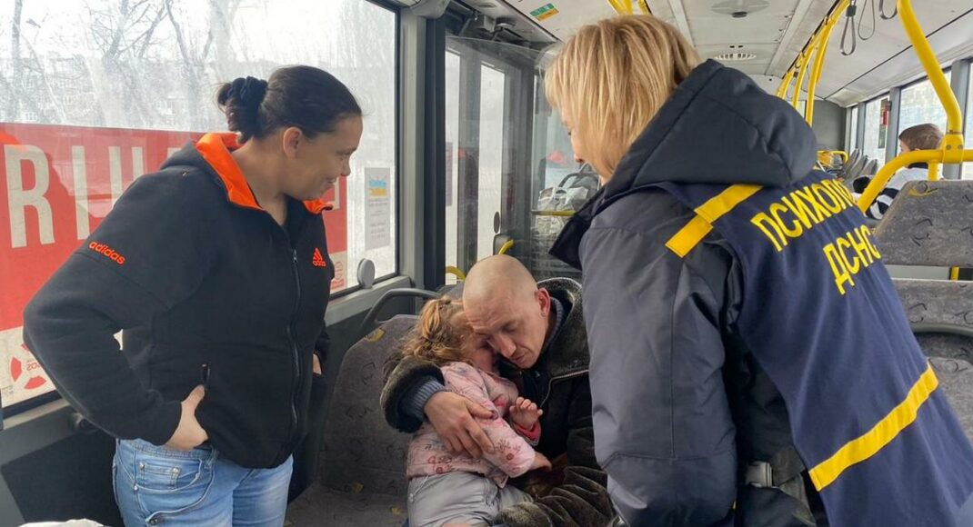 З Торецька евакуювали родину з 2 дітьми та немовлям (відео)