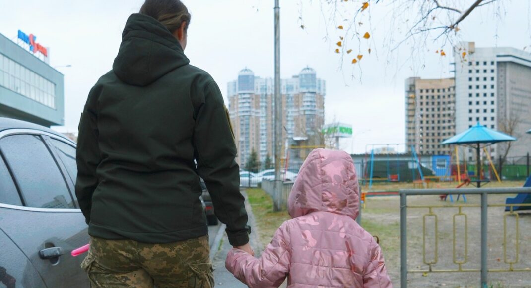 Фонд "Save Ukraine" допоміг повернути з тимчасово окупованої частини Донеччини доньку військової ЗСУ