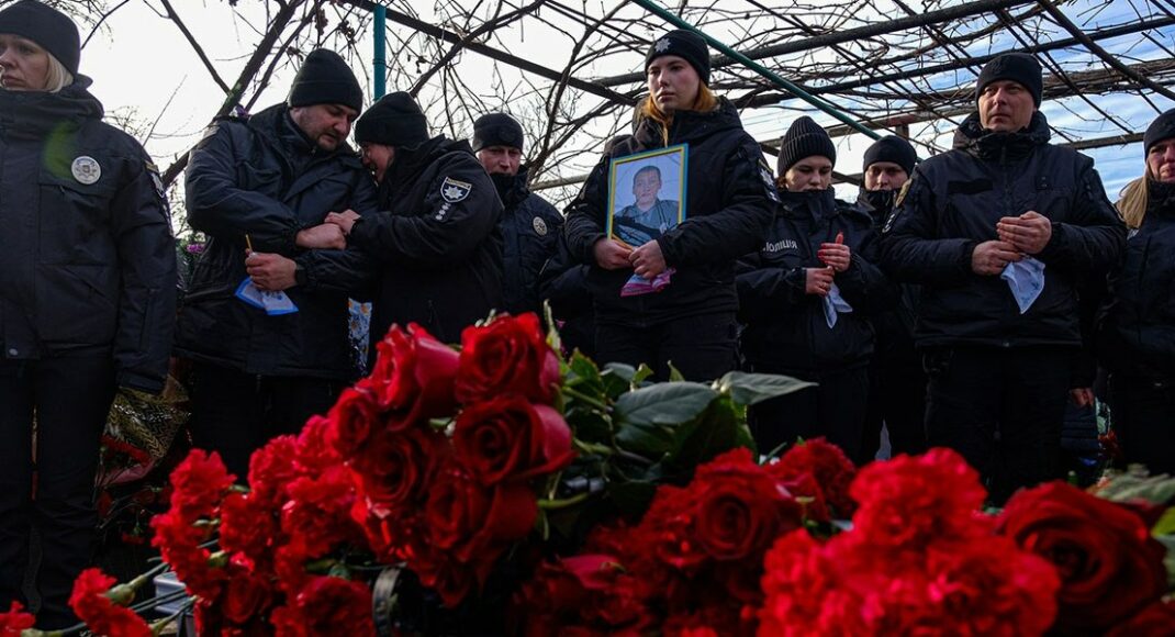 В Донецкой области попрощались с тремя погибшими полицейскими из Лимана и Краматорска (видео)