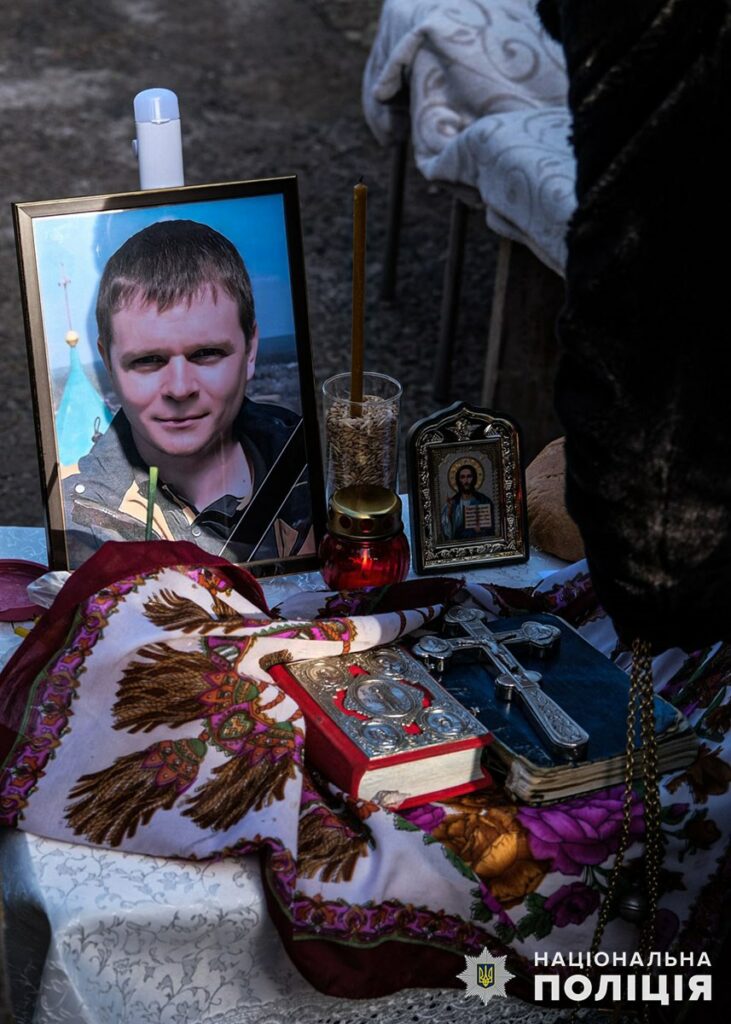 На Донеччині попрощалися з загиблими поліцейськими з Лимана і Краматорська (відео)
