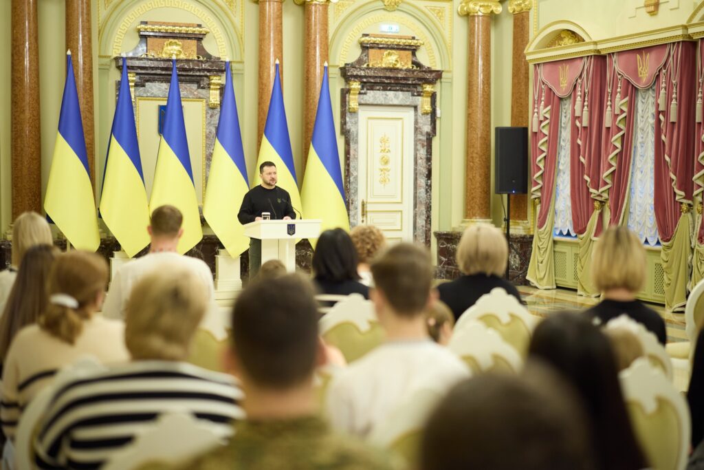 Родина загиблого на Донеччині рятувальника отримала сертифікат на квартиру від держави