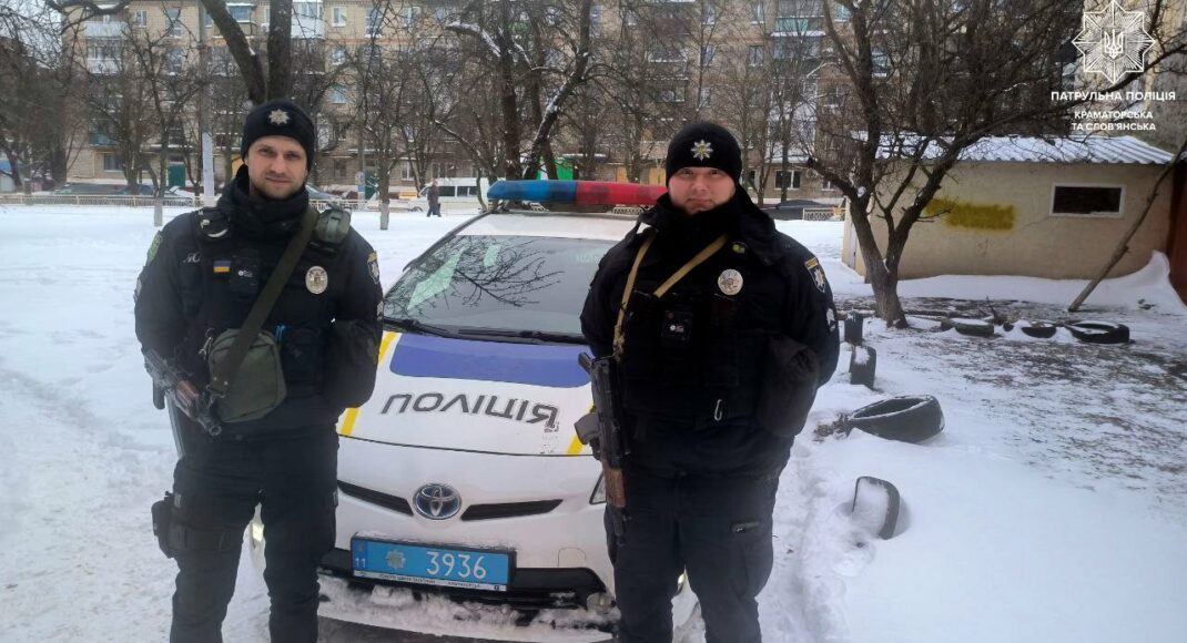 В Краматорске полицейские обнаружили и помогли потушить пожар (видео)