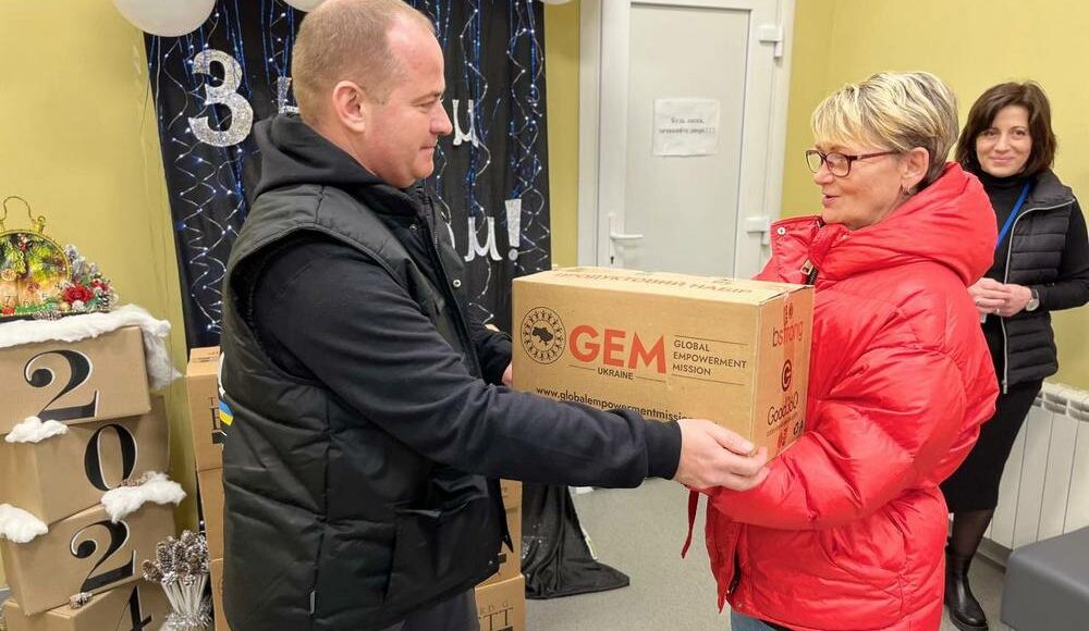 Мариупольцы получают продуктовую поддержку от GEM (фото)