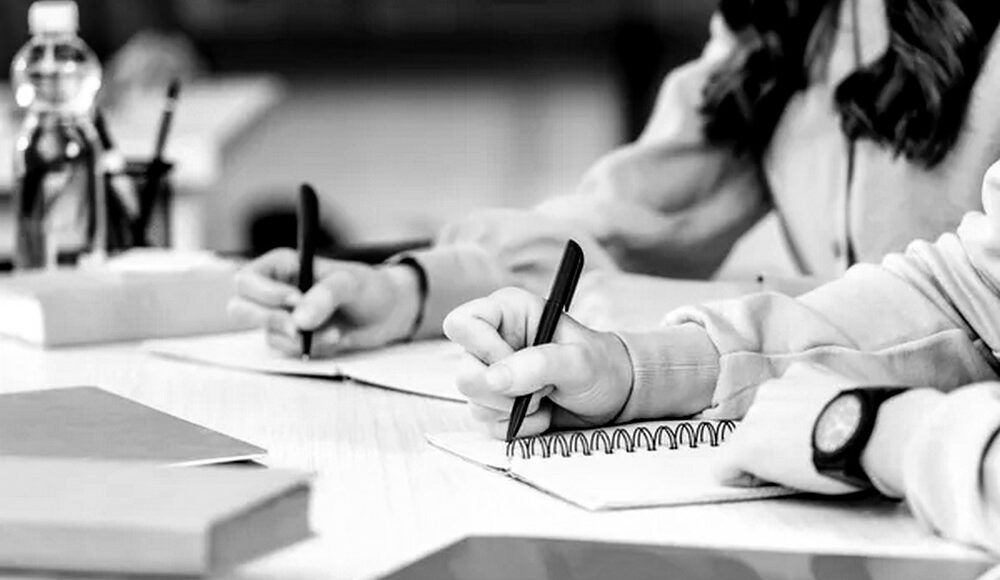 В окупованому Маріуполі загарбники планують створити "медіацентр" для підлітків: що відомо