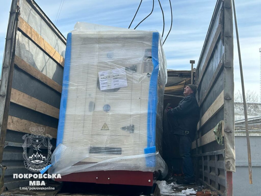 Покровськ отримав потужний генератор для безперебійної роботи тепломережі (фото)