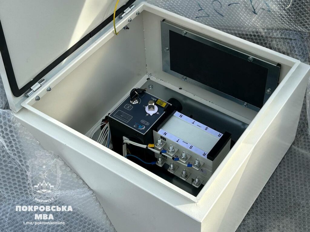 Покровськ отримав потужний генератор для безперебійної роботи тепломережі (фото)