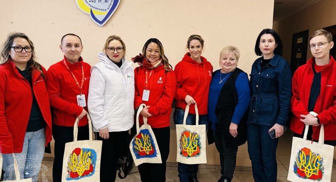 У Покровську міжнародна гуманітарна організація Save the Children з керівництвом громади оглянули зруйновані ракетами будівлі