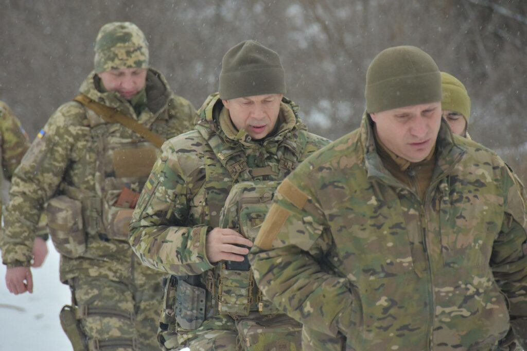Ворог нарощує інтенсивність наступальних дій на Сіверському та Бахмутському напрямках, — Сирський