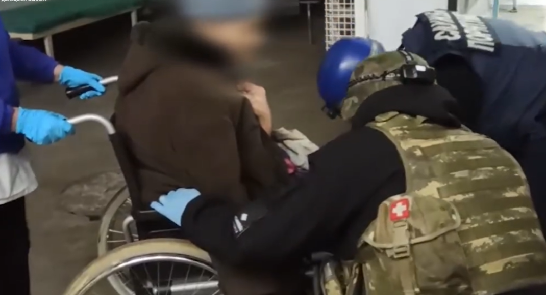 У Торецьку рятувальники надали допомогу пораненій жінці та транспортували її до лікарні