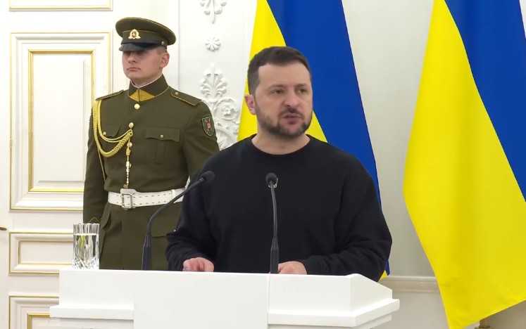 Тиску на Україну з метою заморозити війну наразі немає, — Зеленський