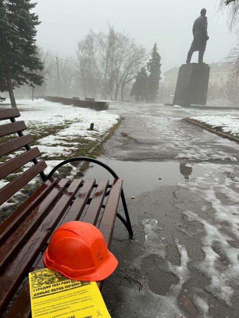 каски, акція спротиву
