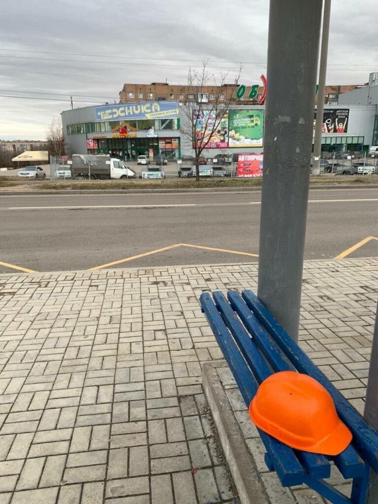 каски, акція спротиву
