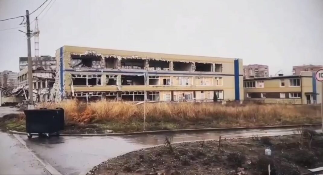 У мережі показали, як виглядає зруйнована окупантами перша українська школа в Маріуполі