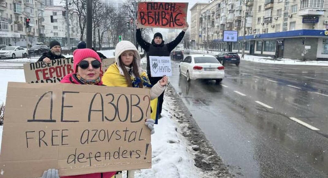 У Києві, Черкасах та Миколаєві спільнота вийшла на акції підтримки полонених захисників Маріуполя (фото)