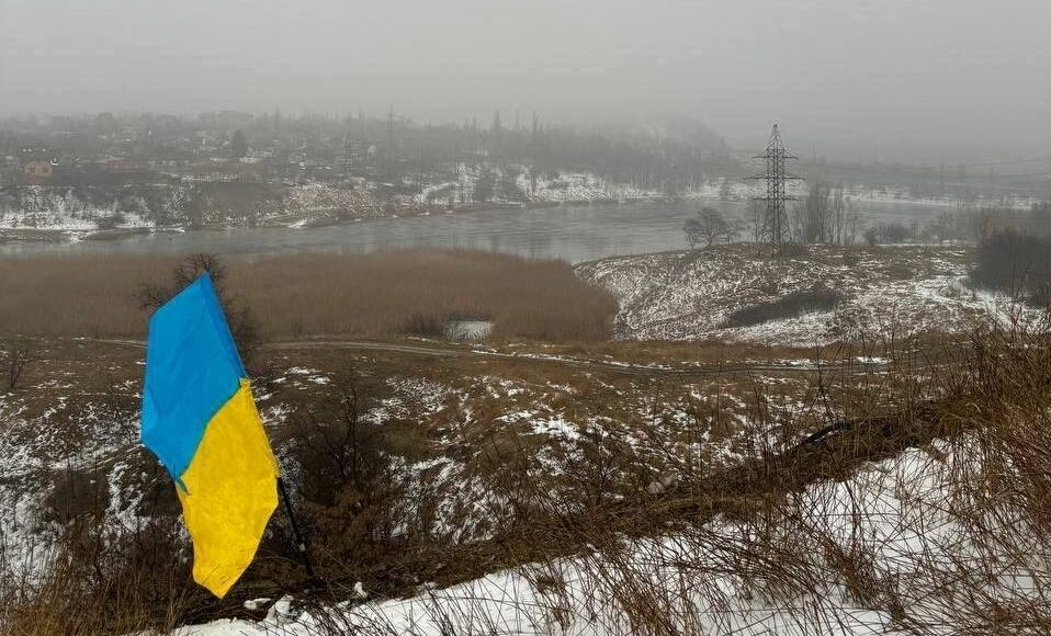 У Макіївці активісти встановили державний прапор до Дня Соборності