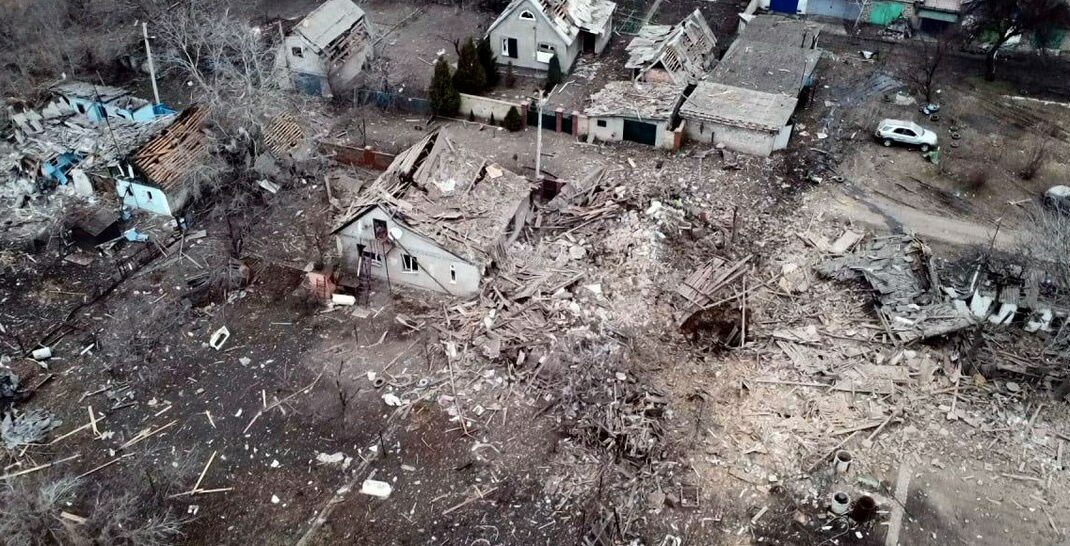 Внаслідок ворожих обстрілів на Донеччині 2 людини загинуло і 19 — поранено