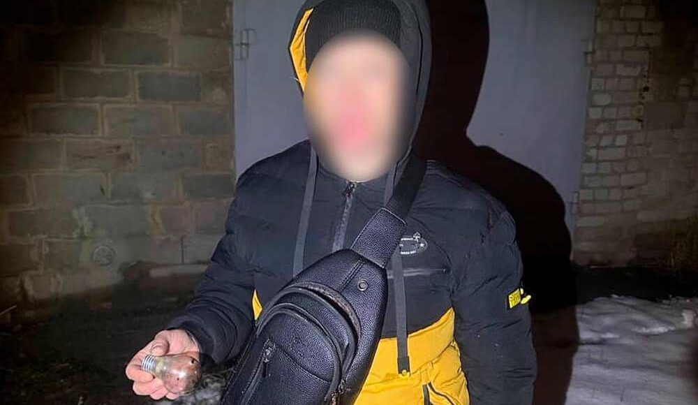 В Краматорске задержали нарушителя комендантского часа с подозрительным веществом