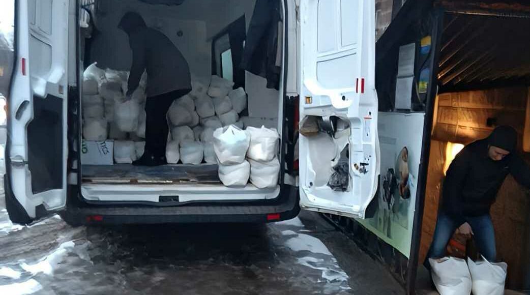 Переселенцам с Луганщины в Днепре доставили помощь из Ровенского хаба